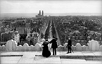 Roger-Viollet | 689251 | Panorama of avenue Kléber taken from the Arc de Triomphe. Paris (XVIth arrondissement), 1900. | © Neurdein / Roger-Viollet