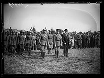 Roger-Viollet | 690913 | US General Pershing (1860-1948) and Hugh Wallace (1863-1931), US ambassador to France, reviewing the last US troops stationed in France. Vincennes (France), on July 31, 1919. Photograph published in the newspaper  Excelsior  on Friday, August 1st, 1919. | © Excelsior - L'Equipe / Roger-Viollet