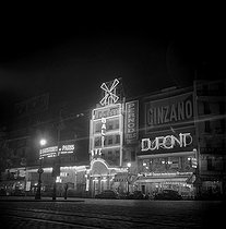 Roger-Viollet | 691159 | Place Blanche, by night. Paris (IXth arrondissement), in 1935. | © Collection Roger-Viollet / Roger-Viollet