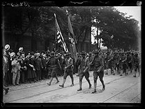 Roger-Viollet | 692076 | World War I. Parade of US troops arriving in Paris, early July 1917. Photograph published in the newspaper  Excelsior , early July 1917. | © Excelsior - L'Equipe / Roger-Viollet
