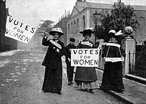 Roger-Viollet | 698814 | English suffragettes demonstrating for the right to vote for women. London (England), 1906. | © Roger-Viollet / Roger-Viollet