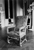 Roger-Viollet | 712475 | The Comédie-Française. The armchair of Molière. | © Albert Harlingue / Roger-Viollet