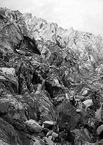 Roger-Viollet | 712705 | Chamonix (Haute-Savoie). Seracs of the Bossons glacier. | © Charles Hurault / Roger-Viollet