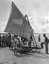 Roger-Viollet | 713184 | Sand yacht on a beach, 1939. | © LAPI / Roger-Viollet