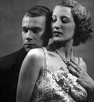Roger-Viollet | 713395 | Couple, vers 1930-1940. | © FA / Roger-Viollet