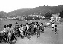 Roger-Viollet | 752114 | Ajaccio (Corsica). Boys after school. 1929. | © Roger-Viollet / Roger-Viollet