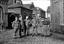 Roger-Viollet | 753388 | Miners on strike in Lens (Pas-de-Calais). Avril-May 1906. | © Roger-Viollet / Roger-Viollet