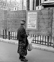 Roger-Viollet | 754613 | Affiche pour le référendum sur la Constitution de la Vème République. France, 30 septembre 1958. | © Roger-Viollet / Roger-Viollet