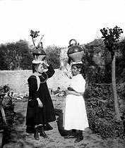 Roger-Viollet | 756920 | Girls carrying jars. The Ile-Rousse (Haute-Corse). | © Léon & Lévy / Roger-Viollet