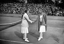 Roger-Viollet | 759732 | Suzanne Lenglen (1899-1938), French tennis player, circa 1923. | © Roger-Viollet / Roger-Viollet