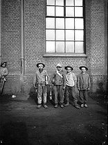 Roger-Viollet | 765449 | Children working in mines in Bruay-en-Artois (Pas-de-Calais, France), early 20th century. | © Roger-Viollet / Roger-Viollet