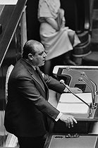 Roger-Viollet | 778066 | Raymond Barre, French Prime Minister, at the National Assembly. Paris, in May 1978. | © Jacques Cuinières / Roger-Viollet