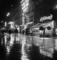 Roger-Viollet | 793483 | Neon signs at night, avenue des Champs-Elysées. Paris (VIIIth arrondissement), 1936. Photograph by Roger Schall (1904-1995). | © Roger Schall / Roger-Viollet