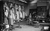 Roger-Viollet | 818933 | Natalia Goncharova (1881-1962), Russian painter, sculptor and decorator, in the studio she shared with her husband Mikhail Larionov (1881-1964). Paris, around 1920. | © Boris Lipnitzki / Roger-Viollet