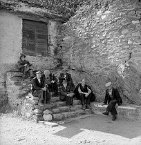 Roger-Viollet | 825748 | Corte (Corsica). Group of old men. | © Oswald Perrelle / Roger-Viollet