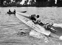 Roger-Viollet | 833023 | Speedboat race. | © Roger-Viollet / Roger-Viollet