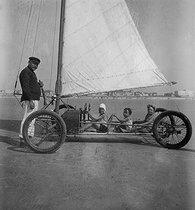 Roger-Viollet | 847612 | Sand yacht. Deauville (Calvados), 1937. | © Boris Lipnitzki / Roger-Viollet