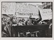 Roger-Viollet | 852401 | La Coordination des femmes noires dans la manifestation du 8 mars 1980 | © Catherine Deudon / Bibliothèque Marguerite Durand / Roger-Viollet