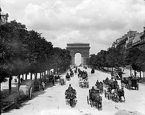 Roger-Viollet | 861534 | Paris. The Arc de Triomphe and the Champs-Elysées. 1900. | © Léon & Lévy / Roger-Viollet