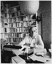 Roger-Viollet | 869050 | Paul Michel Foucault (1926-1984), French philosopher, at home. Paris, April 1984. | © Bruno de Monès / Roger-Viollet