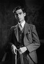 Roger-Viollet | 872993 | Arkady Doubensky (1890-1966), Russian violinist. Paris, 1925-1935. | © Boris Lipnitzki / Roger-Viollet