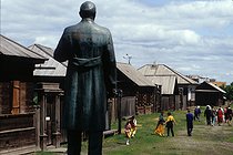 Roger-Viollet | 900956 | Along the Yenisei River. Lenin museum in Shushenskaya, he was exiled in this village between 1895 and 1898. Russia (Siberia), 1993. | © Jean-Paul Guilloteau / Roger-Viollet