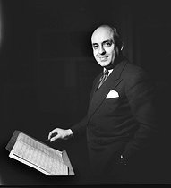 Roger-Viollet | 916938 | Ray Ventura (1908-1979), French conductor, November 1945. | © Boris Lipnitzki / Roger-Viollet