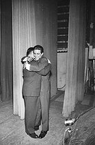 Roger-Viollet | 931960 | Gilbert Bécaud and Bruno Coquatrix in the wings of the Olympia. Paris. | © Roger-Viollet / Roger-Viollet