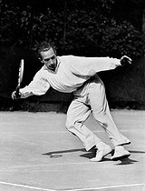 Roger-Viollet | 945404 | Henri Cochet (1901-1987), joueur de tennis français. | © Roger-Viollet / Roger-Viollet