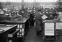 Roger-Viollet | 955145 | Russian printing house. The type-bed. Paris, 1927. | © Boris Lipnitzki / Roger-Viollet