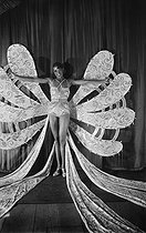 Roger-Viollet | 977445 | Josephine Baker (1904-1975), American variety artist, performing the variety show  Paris qui remue , at the Casino de Paris, 1930-1931. | © Boris Lipnitzki / Roger-Viollet