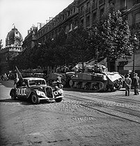 Roger-Viollet | 986072 | World War II. Liberation of Paris. Citroën front-wheel drive of the French Forces of the Interior, on August 25, 1944. | © Pierre Jahan / Roger-Viollet