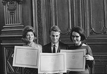 Roger-Viollet | 989460 | Sheila, Claude François and Nana Mouskouri, singers, prize-winners of the Grand Prix du Disque award. Paris, 1964. | © Jacques Citles / Roger-Viollet