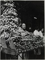 Roger-Viollet | 1017505 | The Halles covered market at night. Sausages. Paris (Ist arrondissement), circa 1965. Photograph by Jean Roubier (1896-1981), circa 1965. Bibliothèque historique de la Ville de Paris. | © Jean Roubier / BHVP / Roger-Viollet