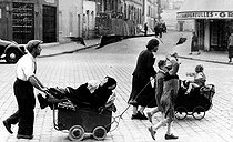 Roger-Viollet | 1022493 | World War II. Exodus in Paris, June 1940. | © Roger-Viollet / Roger-Viollet