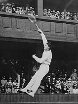 Roger-Viollet | 1029953 | Jean Borotra (1898-1994), French tennis champion, winner of the Wimbledon tournament. | © Photo Rap / Roger-Viollet