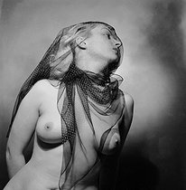 Roger-Viollet | 1031390 | Study of a nude. France, circa 1937-1939. | © Gaston Paris / Roger-Viollet