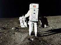 Roger-Viollet | 1035674 | Apollo XI. Edwin Eugene Aldrin (born in 1930), American astronaut, on the Moon, on July 20, 1969. | © Roger-Viollet / Roger-Viollet