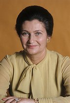Roger-Viollet | 1048353 | Simone Veil (1927-2017), French politician. Photograph by Janine Niepce (1921-2007). | © Janine Niepce / Roger-Viollet