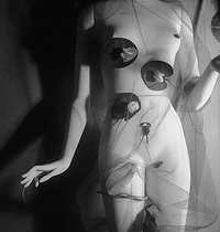 Roger-Viollet | 1049899 | International exhibition of surrealism. Galerie des Beaux-Arts, 140, rue du Faubourg-Saint-Honoré. Paris (VIIIth arrondissement), January 1938. | © Pierre Jahan / Roger-Viollet