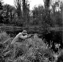 Roger-Viollet | 1070701 | Duck hunting. | © Tony Burnand / Roger-Viollet