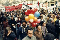 Roger-Viollet | 1072448 | Demonstration organized by the MLF (movement for the women's freedom). First march of women for the abolition of laws regarding abortion and for the liberty of birth control. Paris, on November 20, 1971. | © Catherine Deudon / Roger-Viollet
