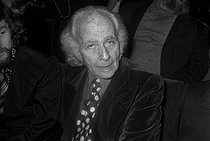 Roger-Viollet | 1072473 | Louis Aragon (1897-1982), French writer, attending a gala of Léo Ferré (1916-1993), French singer-songwriter. France, on October 24, 1972. | © Patrick Ullmann / Roger-Viollet