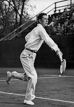 Roger-Viollet | 1079961 | Jacques Brugnon (1895-1978), French tennisman. | © Roger-Viollet / Roger-Viollet