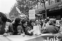 Roger-Viollet | 1091439 | Demonstration in support of male-female parity. Paris (France), November 1997. | © Janine Niepce / Roger-Viollet