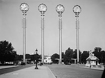 Roger-Viollet | 1095547 | Gate of the 1937 World Fair in Paris (architect : P.Bigot). Paris, place de la Concorde, 1937. | © CAP / Roger-Viollet