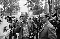 Roger-Viollet | 1128712 | Events of May-June 1968. Alain Jouffroy (1928-2015), French poet and writer, and Jean-Luc Godard (1930-2022), Franco-Swiss director, during the demonstration of the General Confederation of Labour (Confédération générale du travail, CGT) and the French Communist Party (Parti communiste français, PCF), boulevard Beaumarchais. Paris (IIIrd arrondissement), on May 29, 1968. Photograph by Jacques Boissay, from the collections of the French newspaper  France-Soir . Bibliothèque historique de la Ville de Paris. | © Jacques Boissay / Fonds France-Soir / BHVP / Roger-Viollet