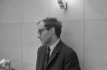 Roger-Viollet | 1259712 | Jean-Luc Godard (1930-2022), Swiss-born French director, during the shooting of  Alphaville, une étrange aventure de Lemmy Caution , film by Jean-Luc Godard, January 1965. Photograph by André Grassart (born in 1935), from the collections of the French newspaper  France-Soir . Bibliothèque historique de la Ville de Paris. | © André Grassart / Fonds France-Soir / BHVP / Roger-Viollet