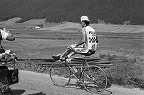 Roger-Viollet | 1358068 | Tour de France 1985. Francis Castaing (born in 1959), French racing cyclist, during the 14th stage (Autrans - Méaudre – Saint-Étienne), on July 13, 1985. Photograph by Bernard Charlet, from the collections of the French newspaper  France-Soir . Bibliothèque historique de la Ville de Paris. | © Bernard Charlet / Fonds France-Soir / BHVP / Roger-Viollet