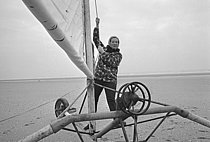 Roger-Viollet | 1380900 | Sand yachting. Monique Gimel (born in 1933), French sand yachting driver, first woman competing for the trans-Saharan crossing, on January 12, 1967. Photograph by Raphaël Fenet, from the collections of the French newspaper  France-Soir . Bibliothèque historique de la Ville de Paris. | © Fenet, Raphaël / Fonds France-Soir / BHVP / Roger-Viollet